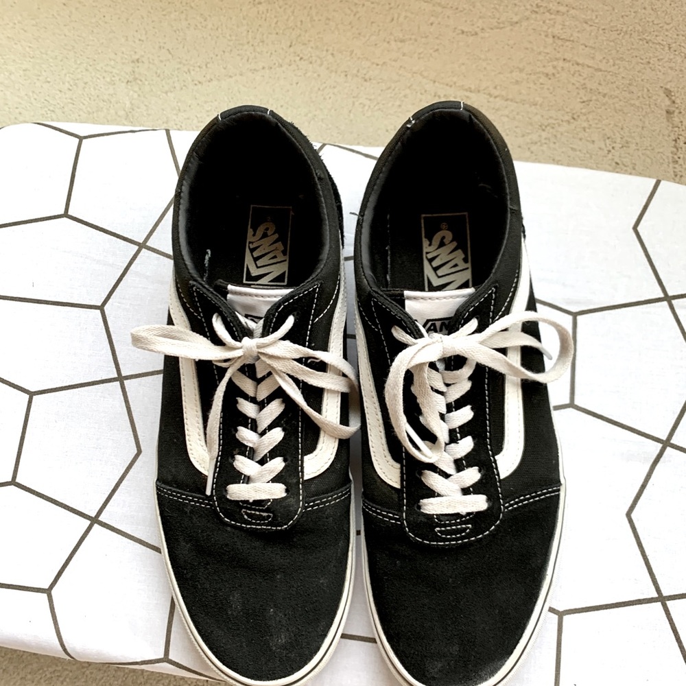 Vans Men’s Low-Top Black Suede Canvas Sneakers Size 11.0